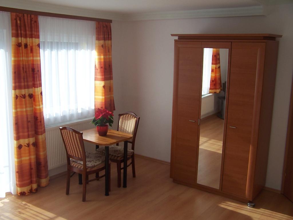Akacia Apartment - Free Inside Parking, 2 Bedrooms, Garden, Next To Centre บูดาเปสต์ ห้อง รูปภาพ