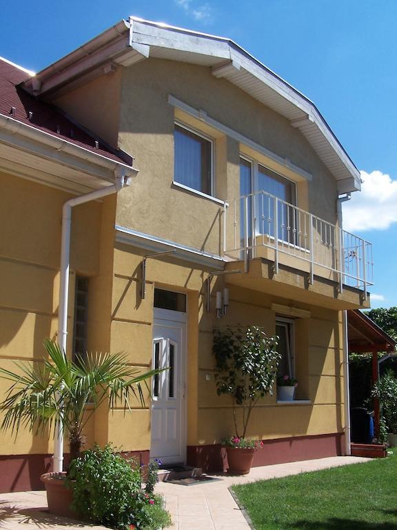 Akacia Apartment - Free Inside Parking, 2 Bedrooms, Garden, Next To Centre บูดาเปสต์ ภายนอก รูปภาพ
