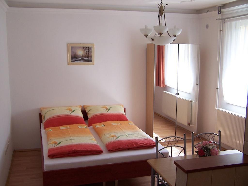 Akacia Apartment - Free Inside Parking, 2 Bedrooms, Garden, Next To Centre บูดาเปสต์ ห้อง รูปภาพ