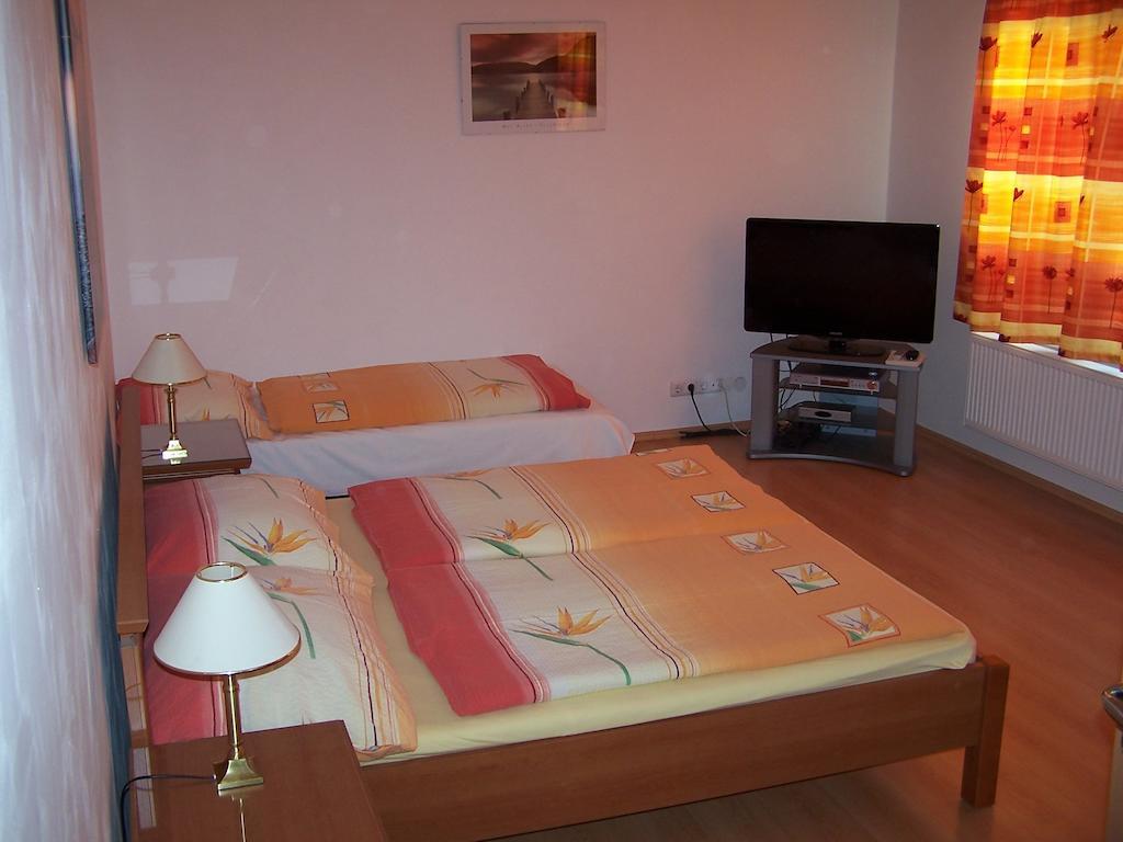 Akacia Apartment - Free Inside Parking, 2 Bedrooms, Garden, Next To Centre บูดาเปสต์ ห้อง รูปภาพ